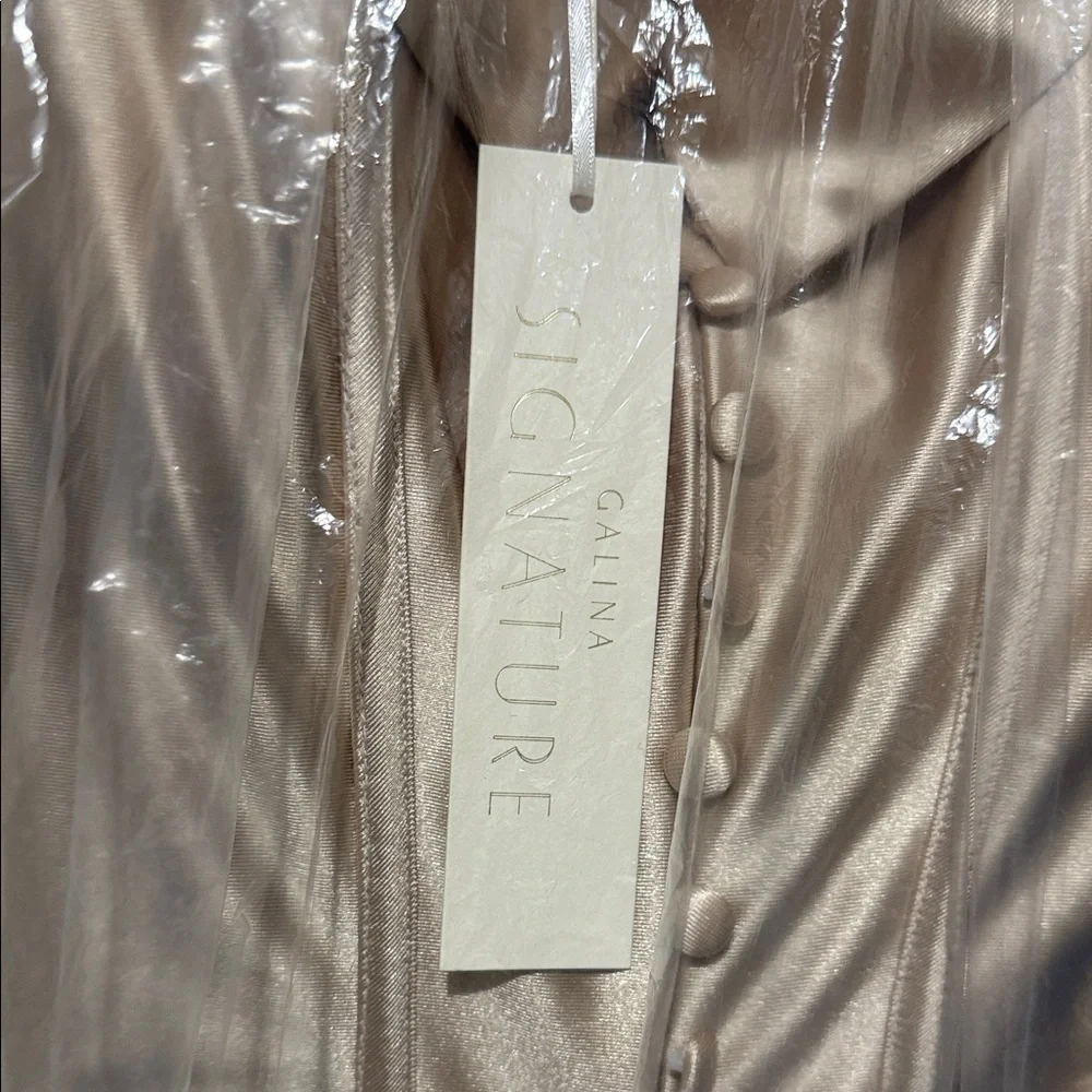 Elegant Strapless Satin Dress in Gold - Picture 2 of 5